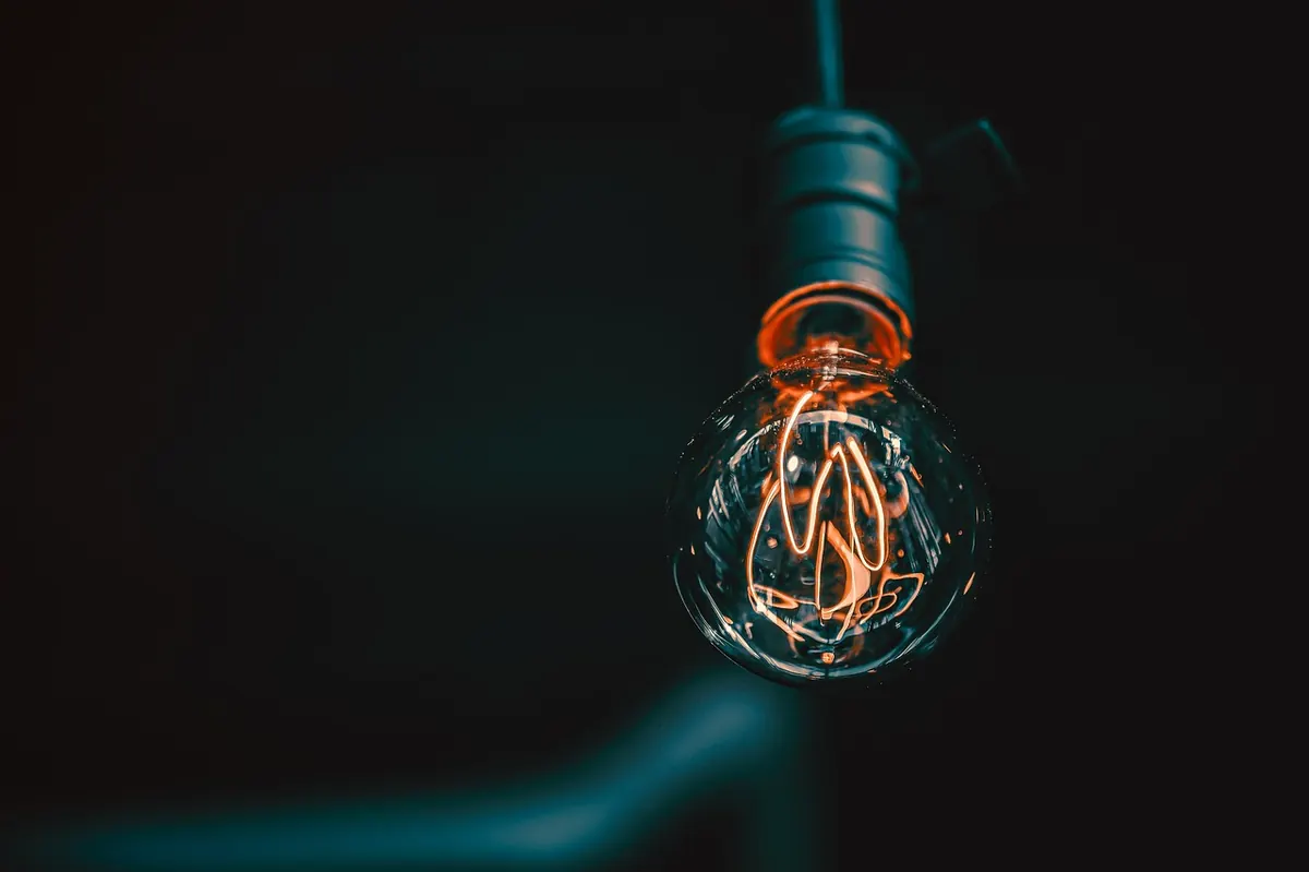 How to Choose the Right Bulb Fitting for Your UK Home: E27 vs B22 vs GU10 Explained